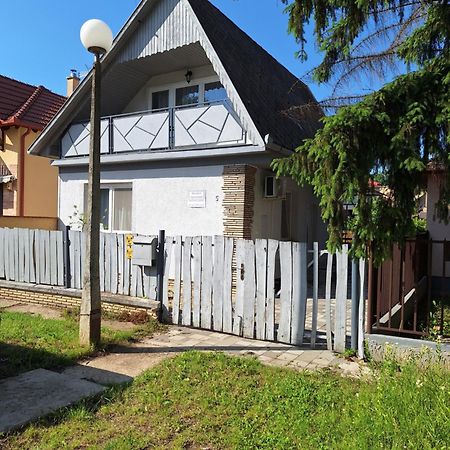 Nikolett apartman Hajdúszoboszló Exteriör bild