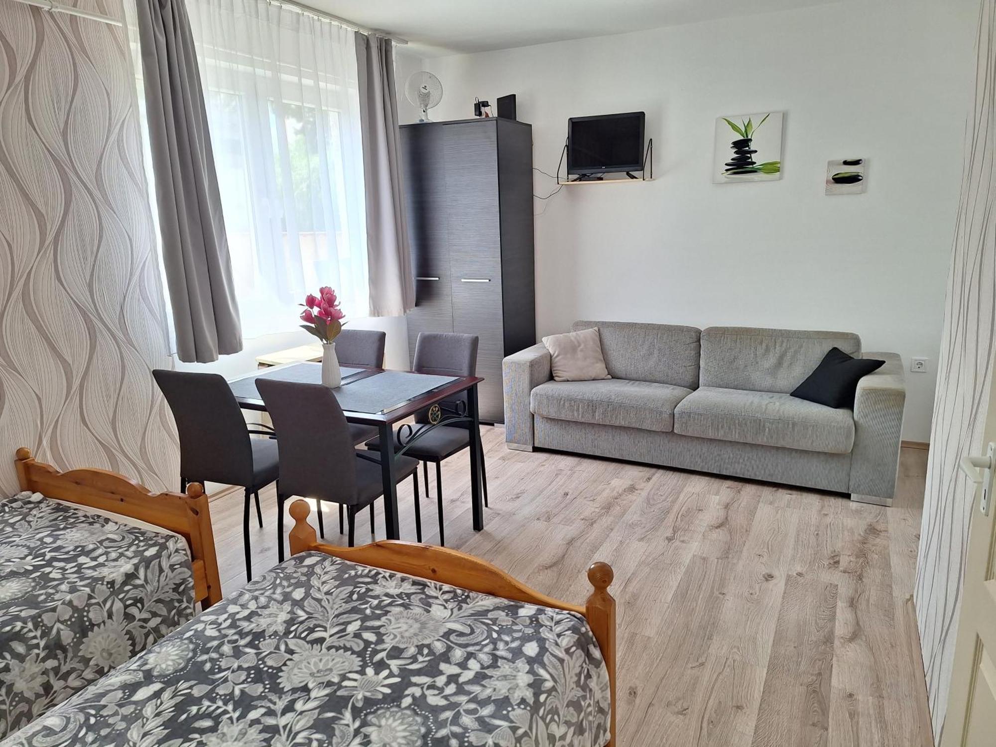 Nikolett apartman Hajdúszoboszló Exteriör bild